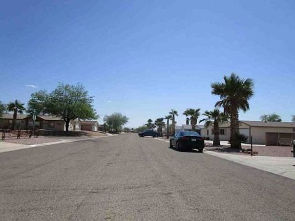 Exterior Neighborhood (street photo)