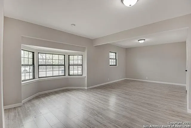 157 W Wildwood — Photo 7