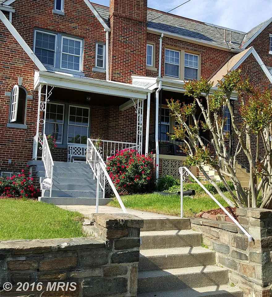 219 Ingraham St NW photo 1