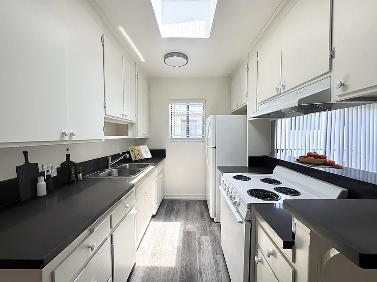 2030 Holly Dr #7A — Photo 8