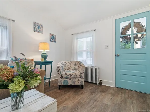 208 West Main Street, East Lyme, CT 06357