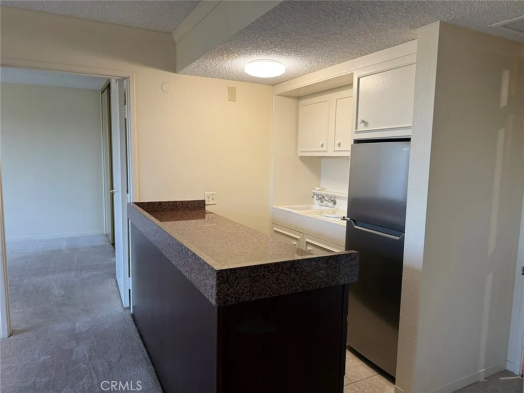 2 bed, 1100 sqft, $3,200 — Photo 3