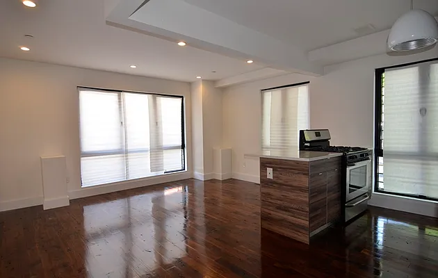 Rented by Park Property Advisors | media 8