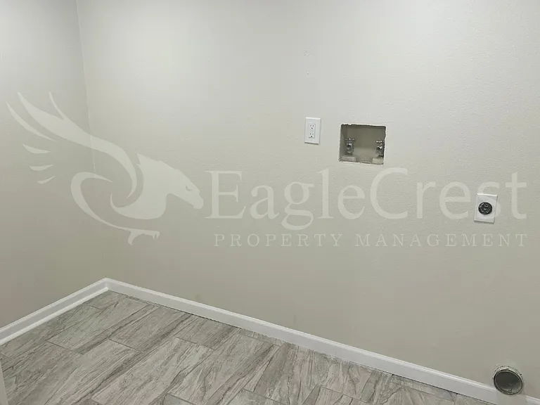 1110 S College Ave — Photo 21