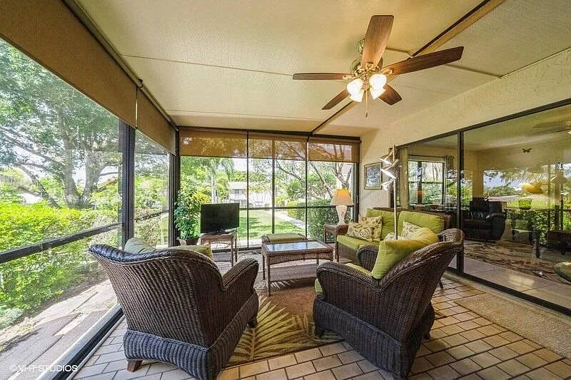 2 bed, 2.5 bath, 1384 sqft, $2,500 — Photo 2