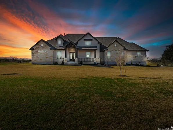 407 COUNTY ROAD 348, La Vernia, TX 78121