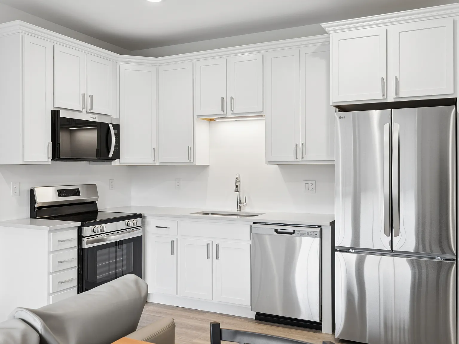 2 bed, 750 sqft, $995 — Photo 2