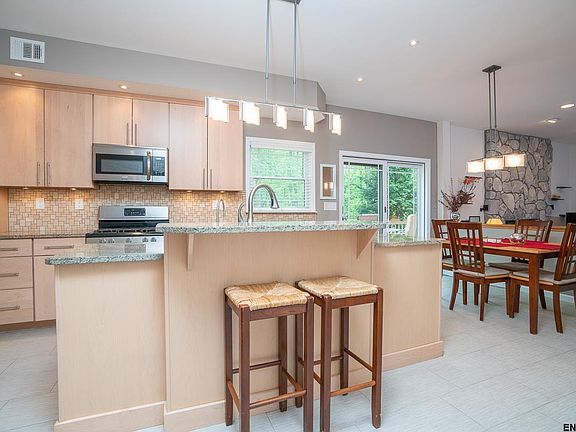 3rd image of 19 Amity Pointe Ct