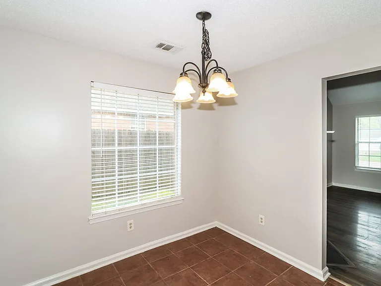 1886 Towson Ln — Photo 6
