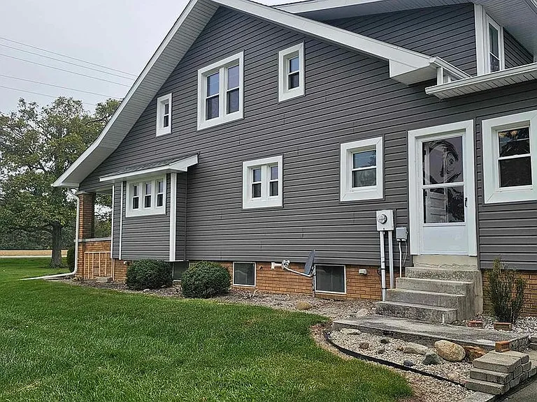 23090 Dixie Hwy — Photo 2
