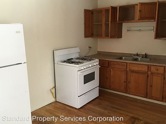 3rd image of 2400 W Balmoral Ave APT 1E