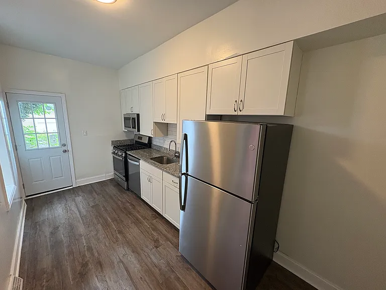 338 Hamilton St — Photo 2