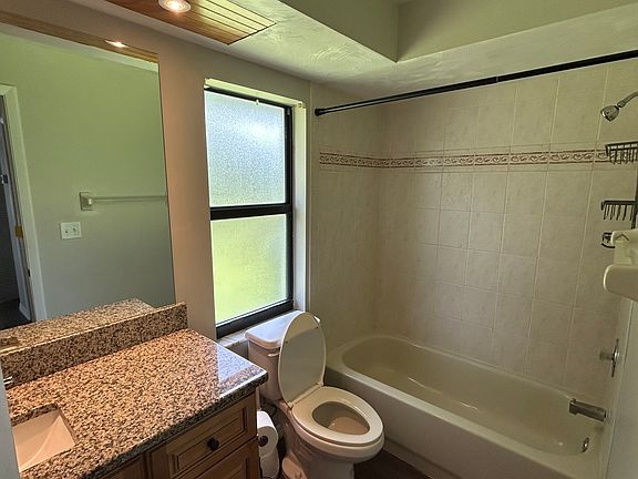 2nd image of 3827 Louis Cir