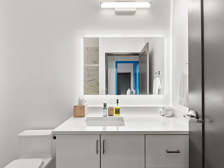 Exhibit A2 Apartments — Photo 30