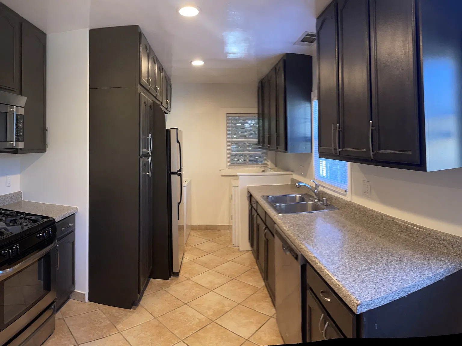 2 bed, 800 sqft, $3,500 — Photo 3
