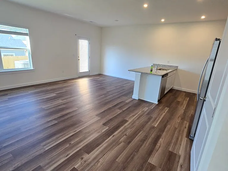 4206 Belcourt Ln NE — Photo 1