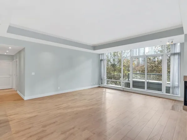 499 Broughton St #301, Vancouver, BC V6G 3K1