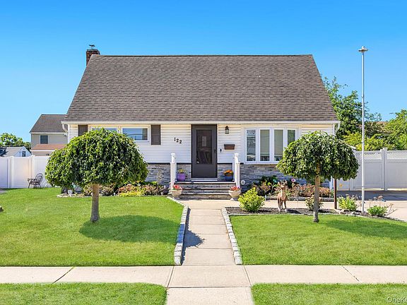 2nd image of 122 Lambert Avenue