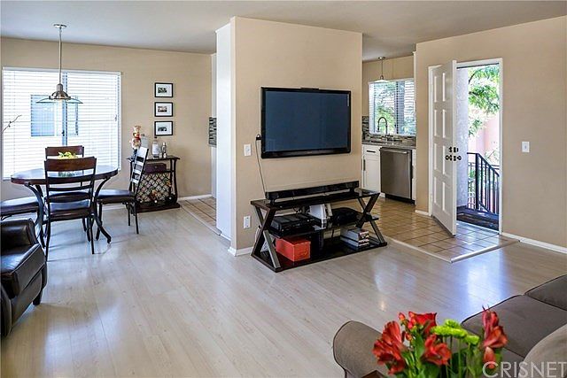 1st image of 7332 Balboa Blvd APT 4