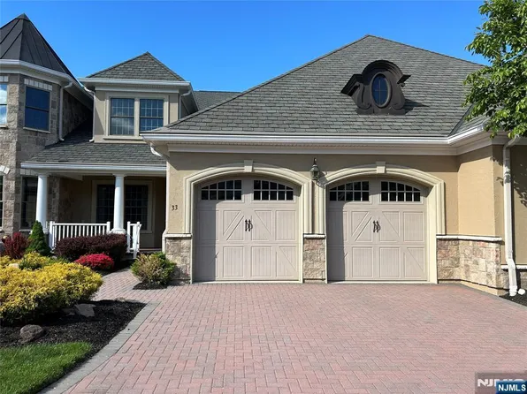 33 Windsor Ln, Ramsey, NJ 07446
