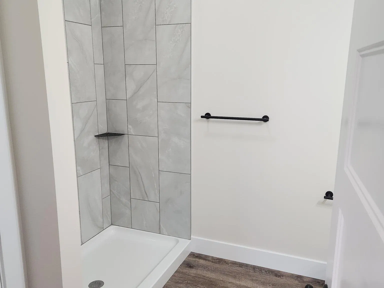 2806 Crystal Lake Dr — Photo 3