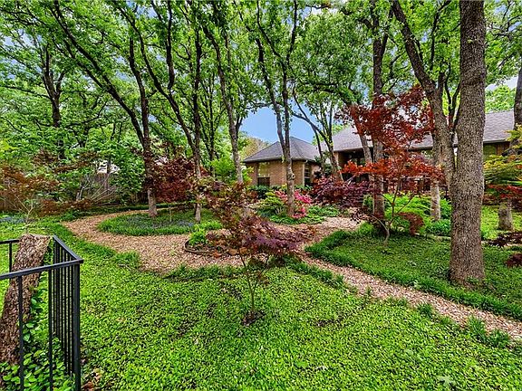 3rd image of 1518 Highland Oaks Dr