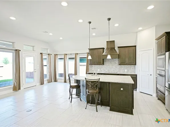 2016 Glen Holw, Seguin, TX 78155