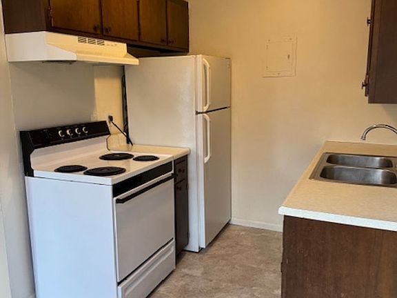 2nd image of 1441 Marshall St NE APT 205