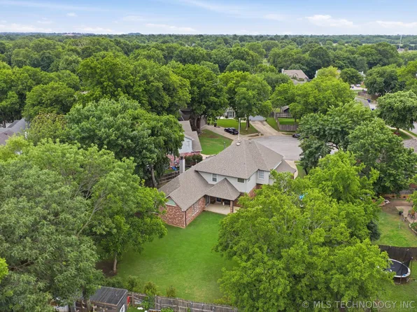 506 S Redwood Pl, Broken Arrow, OK 74012
