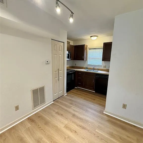 122 Ashley Dr — Photo 6