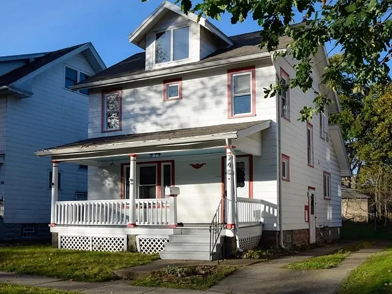 740 Grand Ave — Photo 1