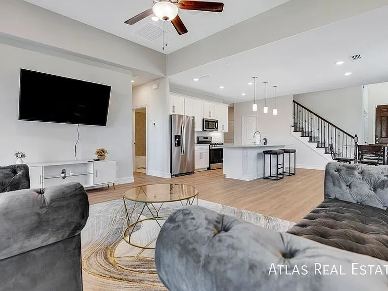 741 Creekwater Ln — Photo 2