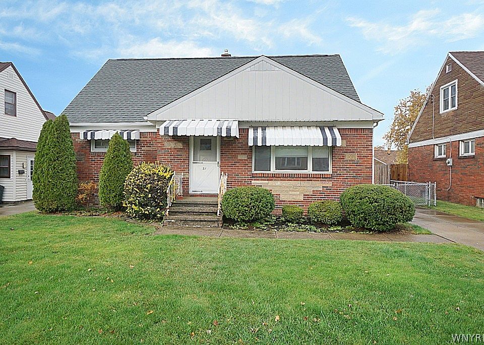 1st image of 31 Laurentian Dr