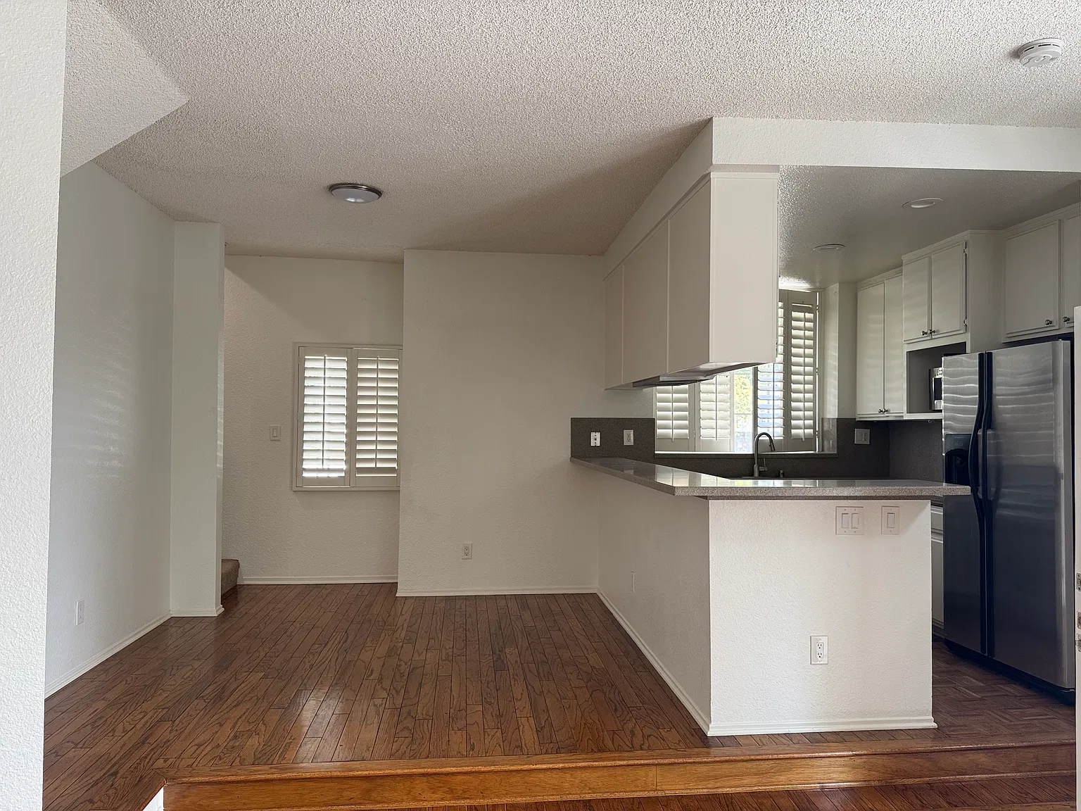 2 bed, 944 sqft, $3,000 — Photo 4