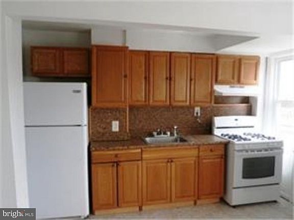 2nd image of 1002 Dover Ave
