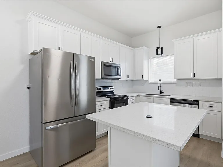 405 Clearwater St #A — Photo 7