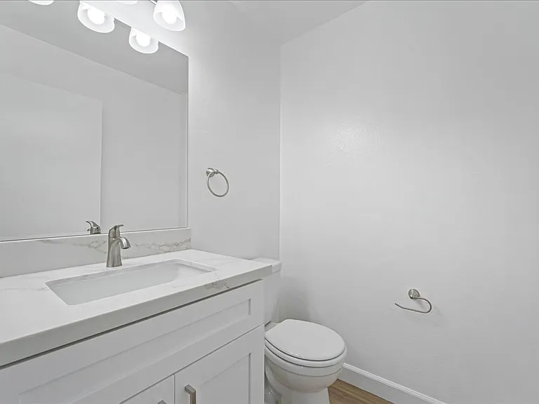 448 W Windsor Rd #6 — Photo 6