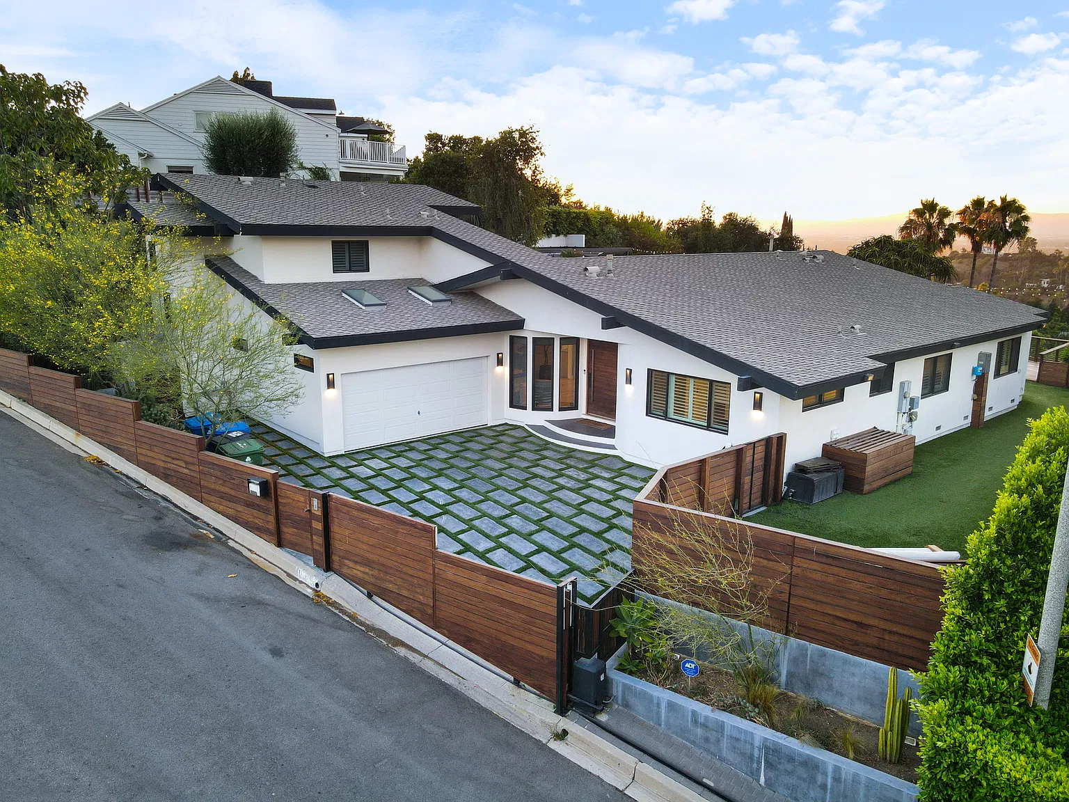 6 bed, 4255 sqft, $29,700 — Photo 3