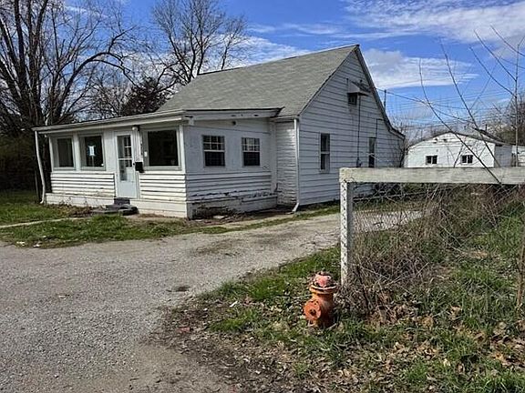 3rd image of 256 Loxley Dr
