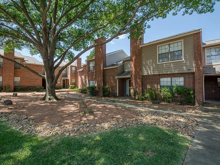 Amberly Village Townhomes — Photo 21