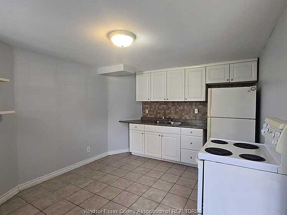 4th image of 805 Giles Blvd E