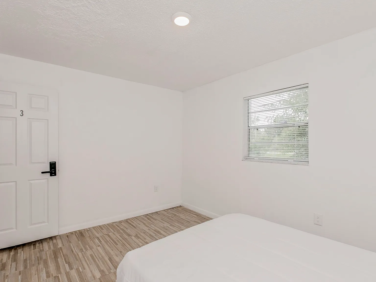4 bed, 2.0 bath, 1176 sqft, $910 — Photo 4