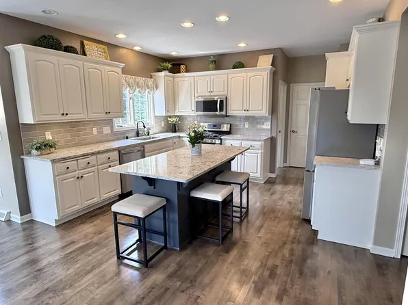 943 E Imperial DRIVE, Hartland, WI 53029