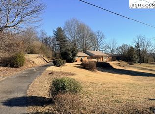 226 White Plains Rd, Roaring River, NC 28669