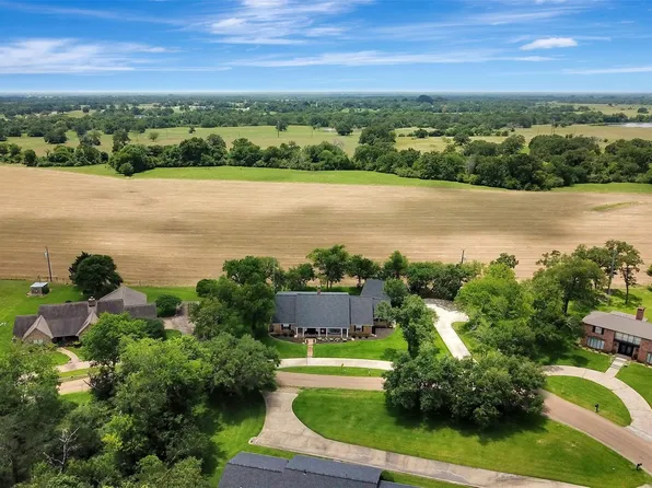 925 Standley Rd, Madisonville, TX 77864