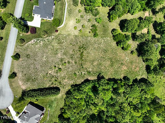2nd image of 152 Allison Timbers Rd
