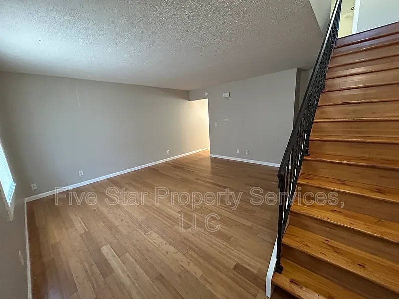 Lake Shore Apartments — Photo 2
