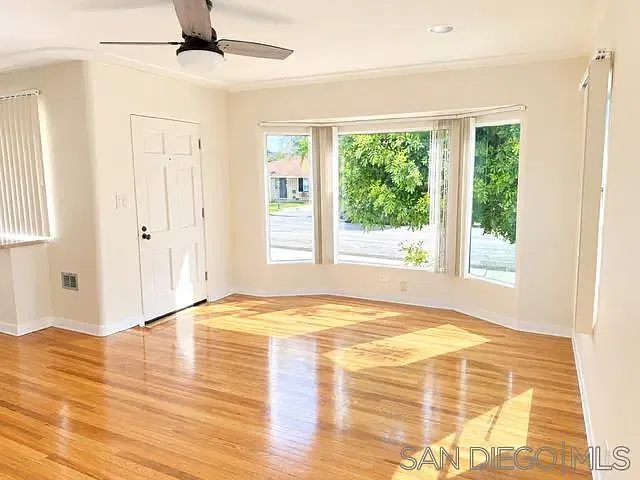 3 bed, 2.5 bath, 2300 sqft, $4,950 — Photo 2
