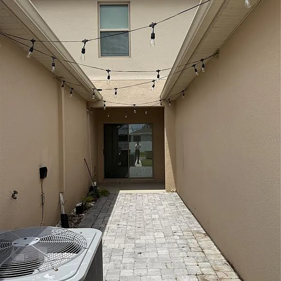 1562 Carbondale Row — Photo 15