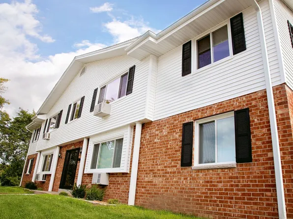 1223 Woodridge, 1223 Woodridge Dr #1-WR-1223, Grafton, WI 53024